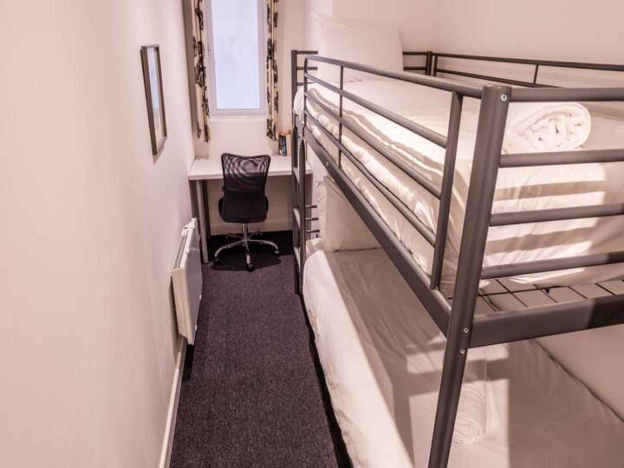 Newly Renovated Ideally Situated 2 Bedroom Flat Борнмут Экстерьер фото