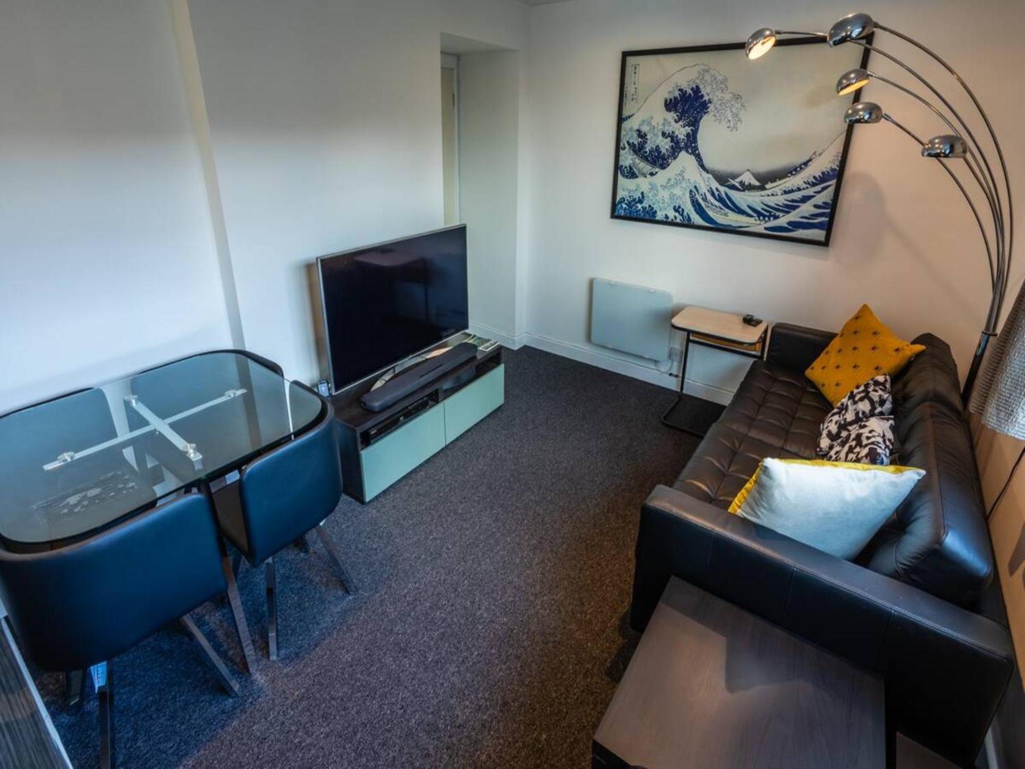 Newly Renovated Ideally Situated 2 Bedroom Flat Борнмут Экстерьер фото