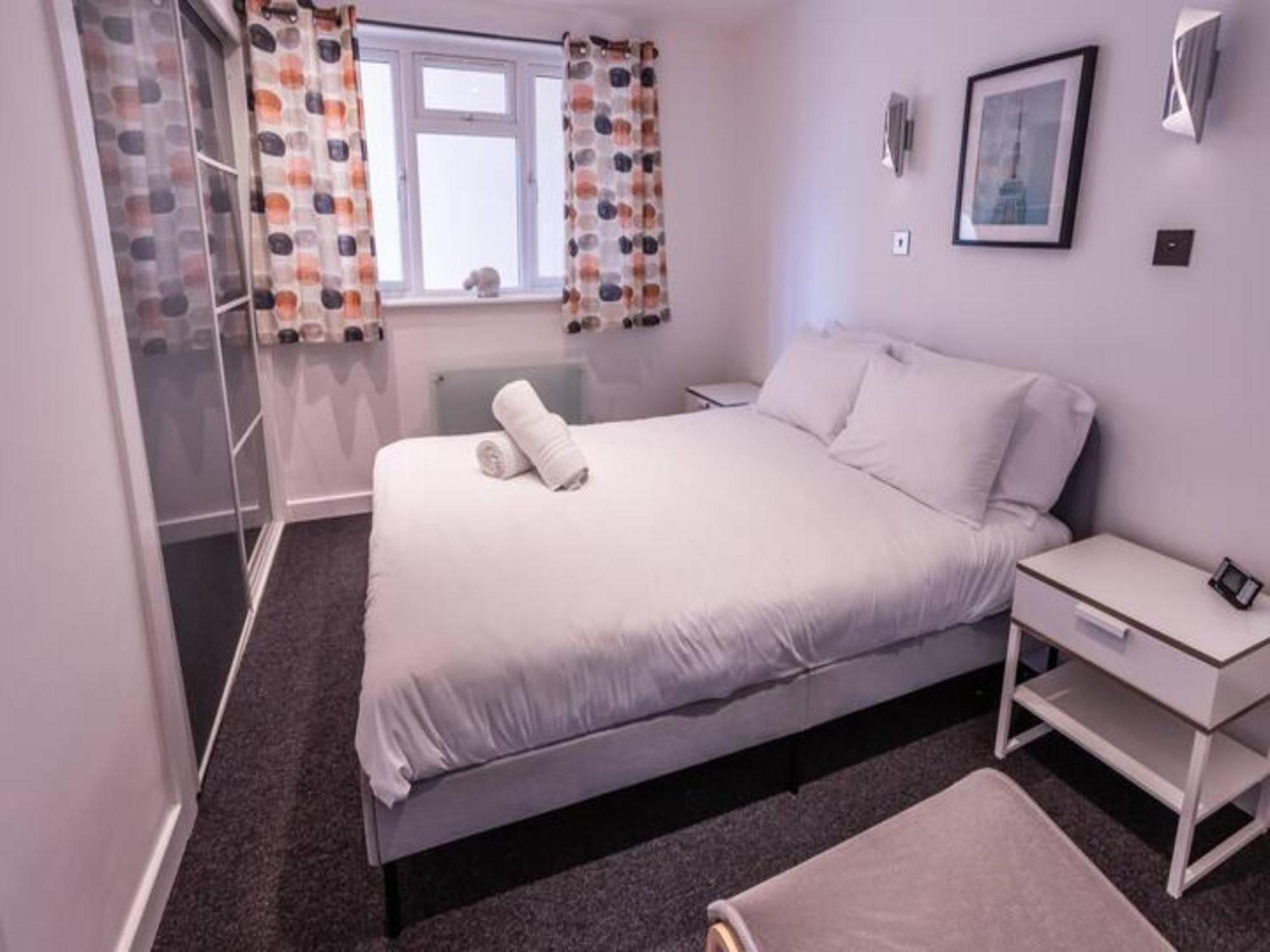 Newly Renovated Ideally Situated 2 Bedroom Flat Борнмут Экстерьер фото