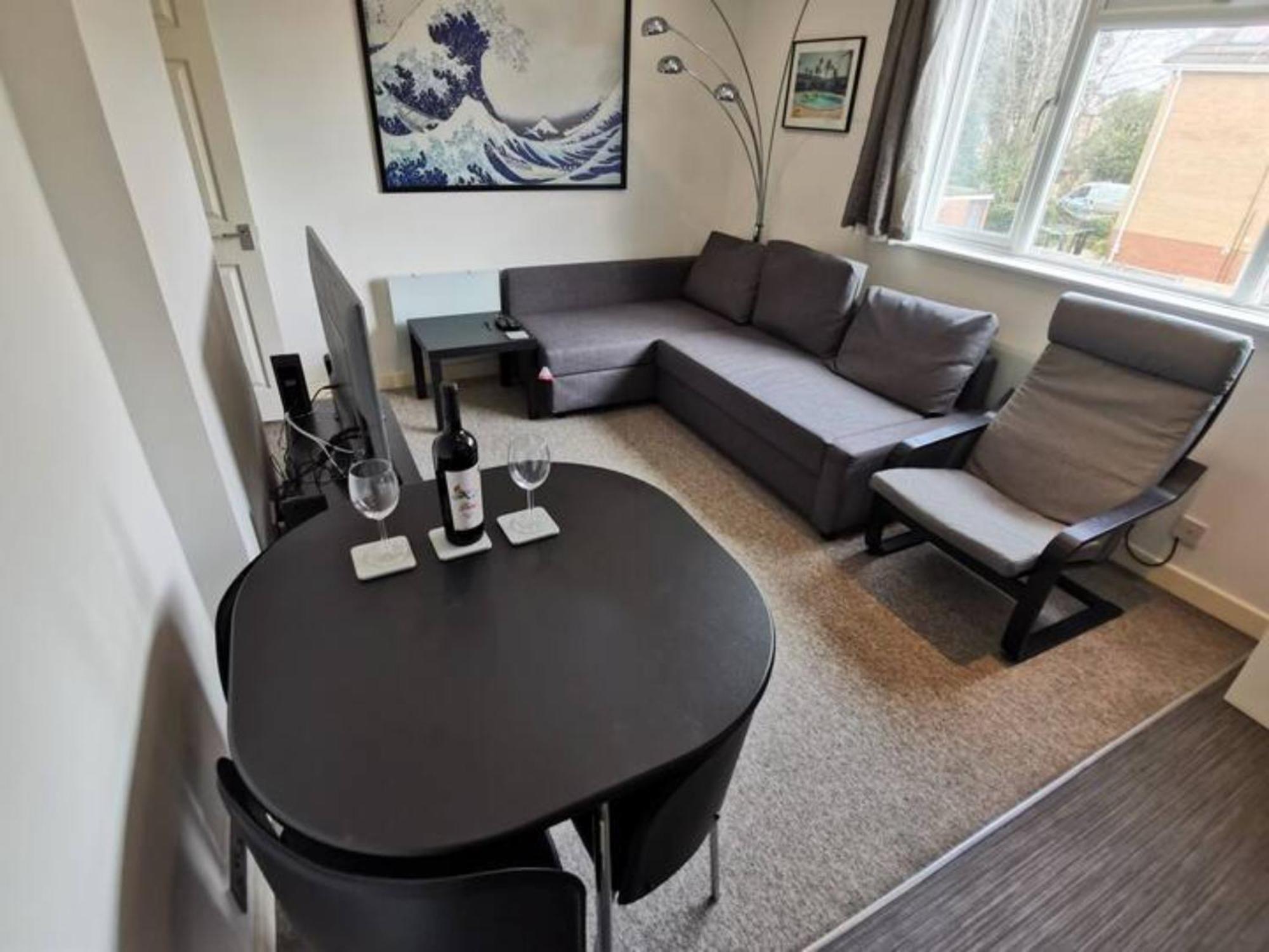 Newly Renovated Ideally Situated 2 Bedroom Flat Борнмут Экстерьер фото